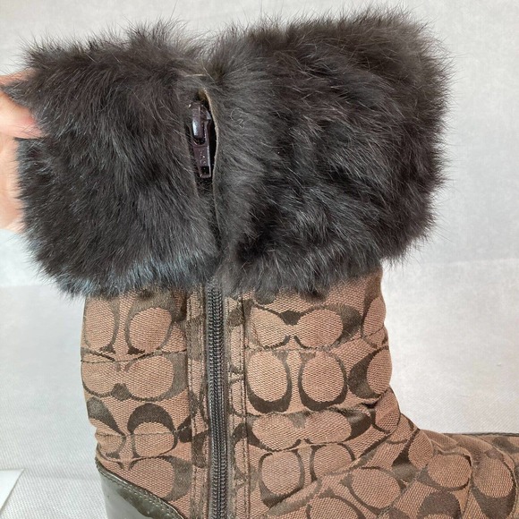 Coach Boots Women‎ Sz 7.5 Brown Signature Logo Print Joyous Fur Cuff Winter Snow - Picture 4 of 7
